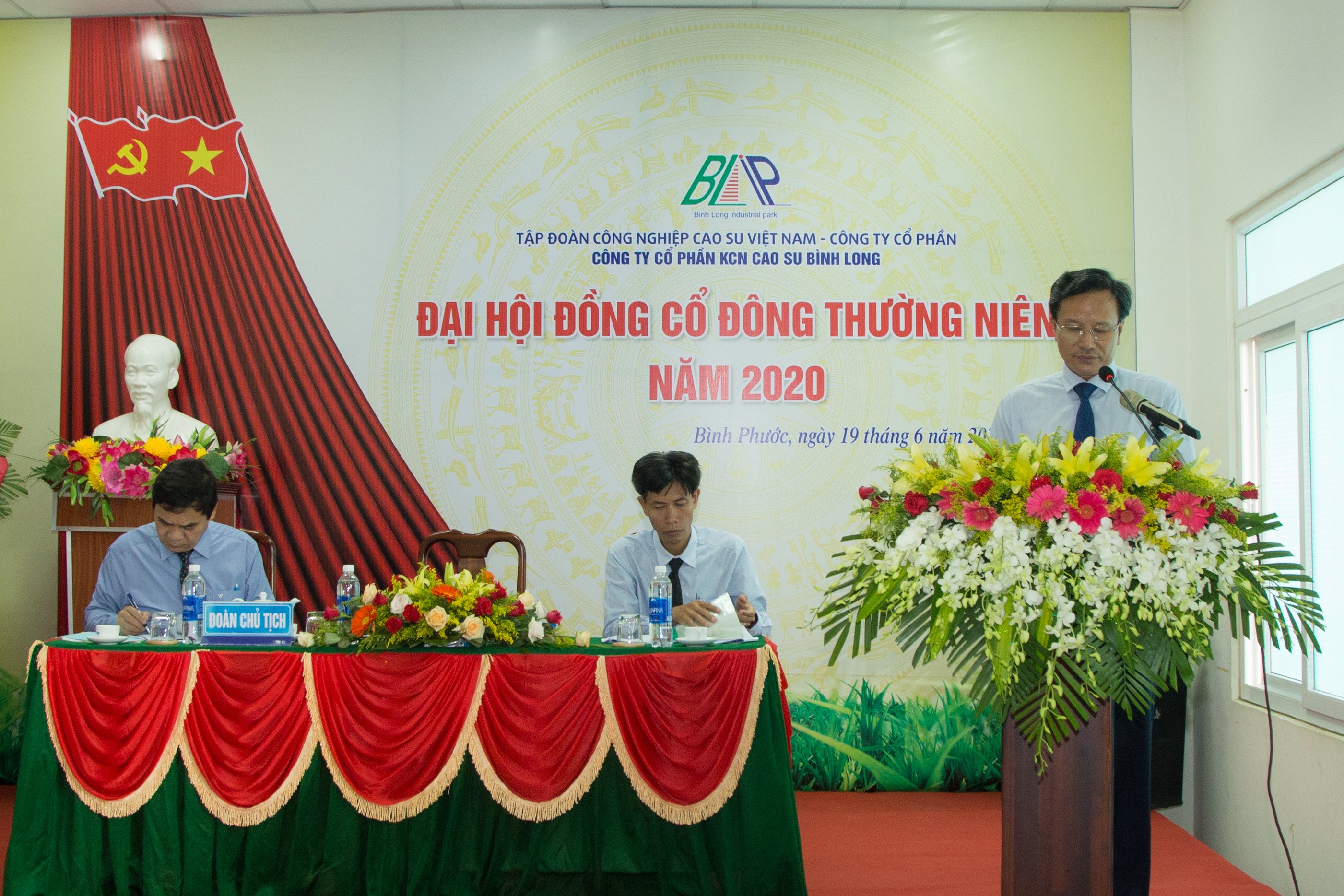 Ông Lê Văn Vui - Chủ tịch HĐQT, Chủ tọa Đại hội phát biểu khai mạc