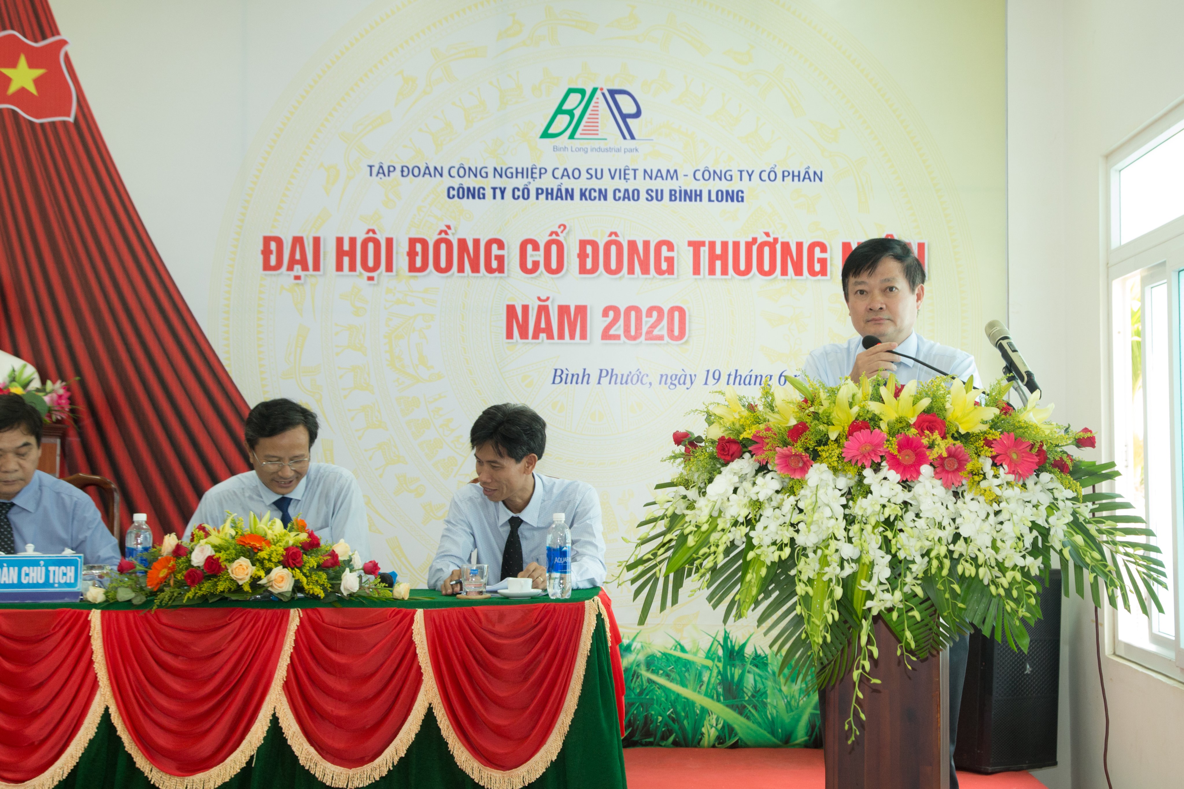 Ông Huỳnh Văn Bảo - Tổng giám đốc Tập đoàn Công nghiệp Cao su Việt Nam phát biểu chỉ đạo Đại hội
