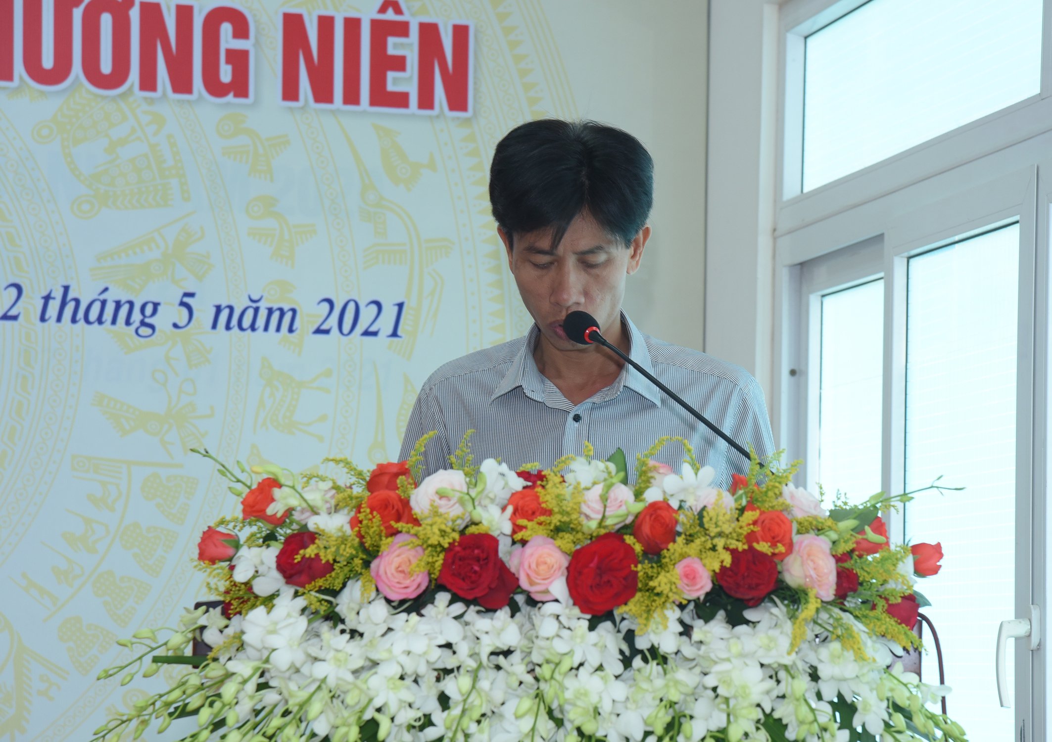 Ông Trịnh Xuân Tiến – UV. HĐQT Công ty lên thông qua Tờ trình điều chỉnh Điều lệ Công ty và Ban hành Quy chế quản trị nội bộ Công ty